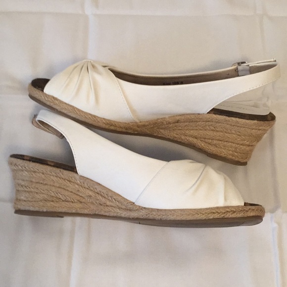 Women’s white wedges - Picture 4 of 8